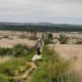 Marche sur les cailloutis et les talus