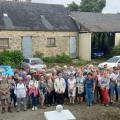 Photo de groupe devant la maison d'Alberte