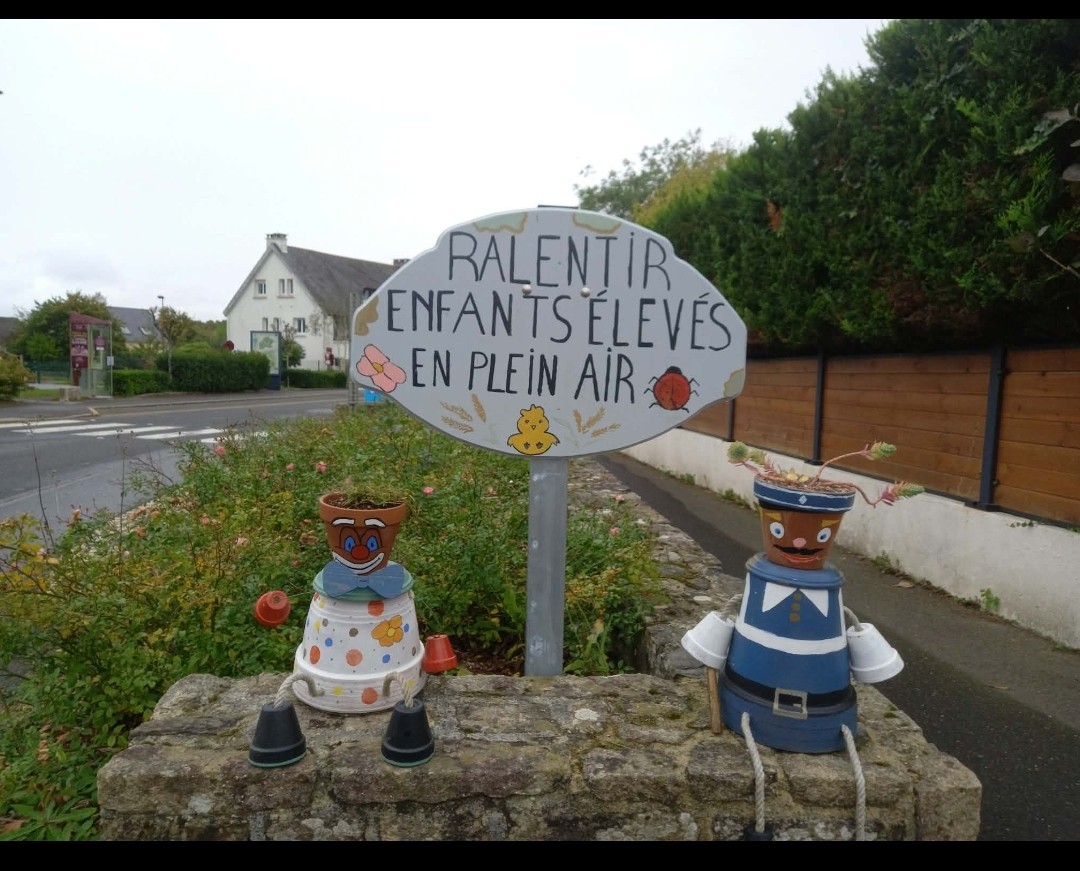 Ralentir enfants élevés en plein air