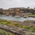 Le jardin des explorateurs et le château de Brest de l'autre côté de la Penfeld